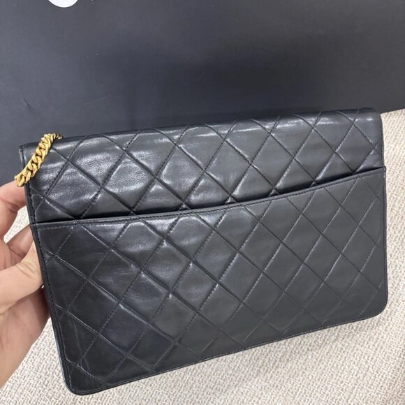 Authentic CHANEL black lambskin single flap classic crossbody single flap - Picture 2 of 16